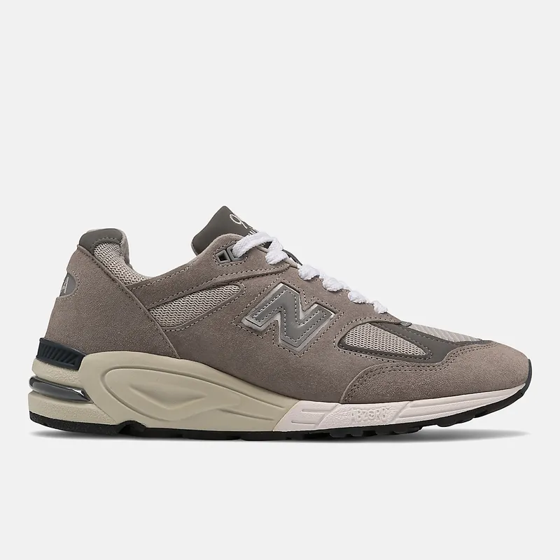 New Balance 990v2
