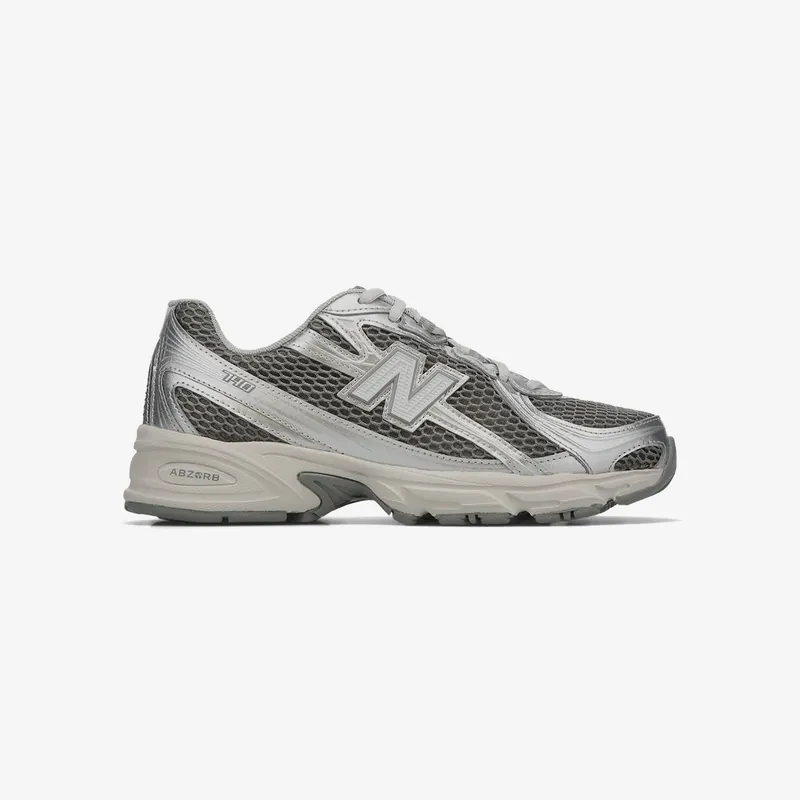 New Balance 740