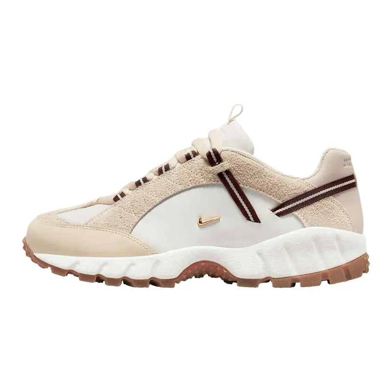 Nike × Jacquemus 에어 후마라 자크뮈스