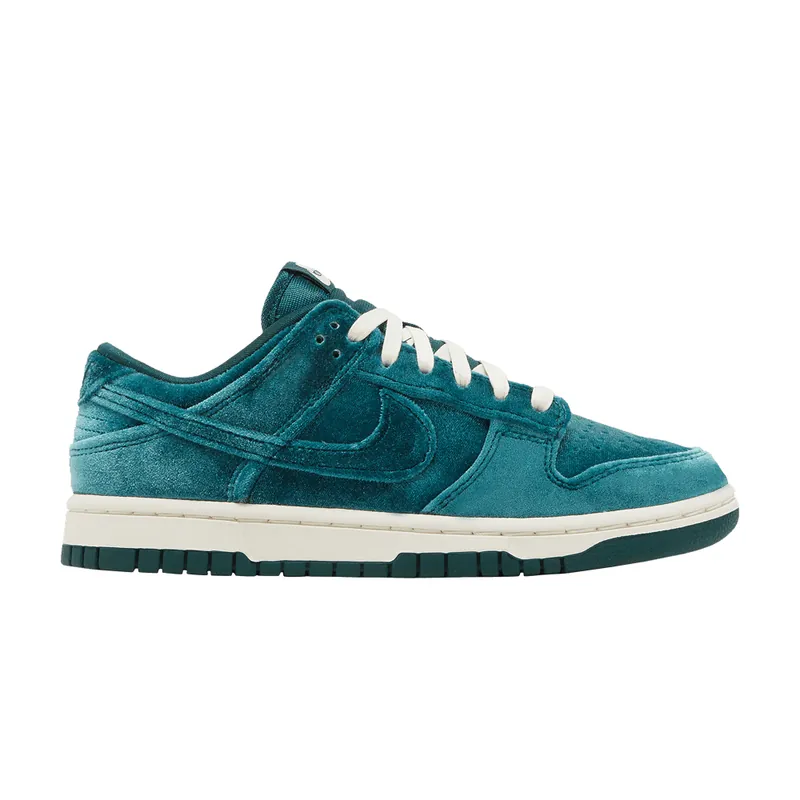 Nike s Dunk Low 'Green Velvet